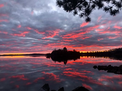 Island silhouette photography
